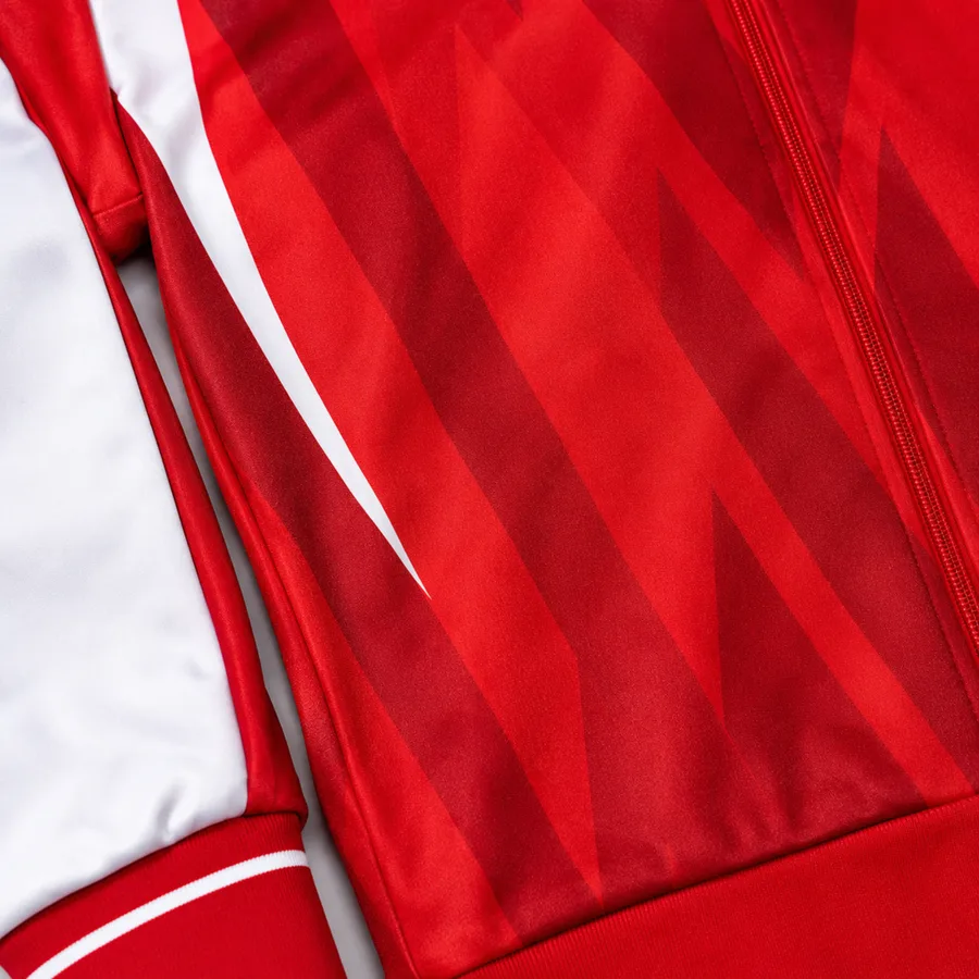 Farb- und Designdetail eines CAP Teamwear Sweaters.