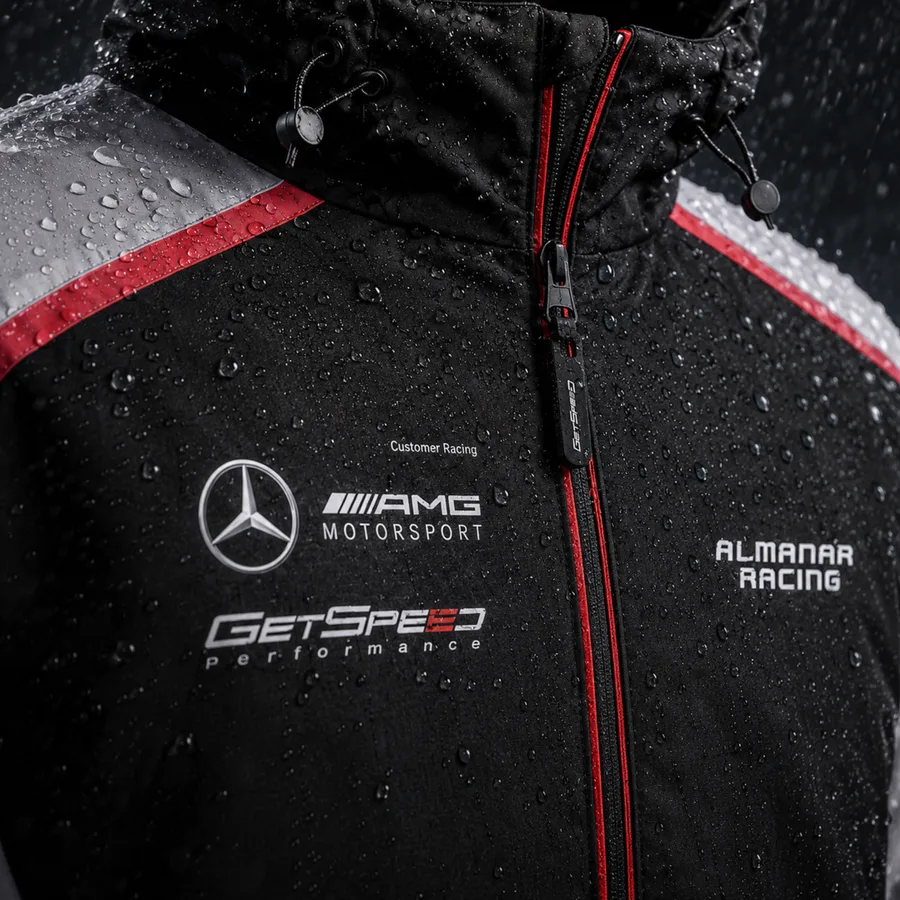 Schutz und Performance einer CAP Teamwear Jacke.