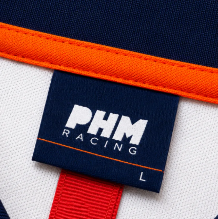 Veredelungsdetail an einem CAP Polo-Shirt.