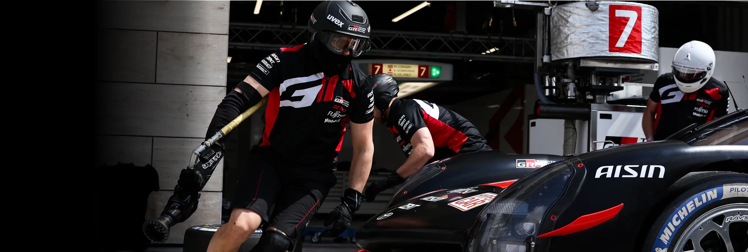 CAP Teamwear in der Boxengasse beim GT-Rennen.